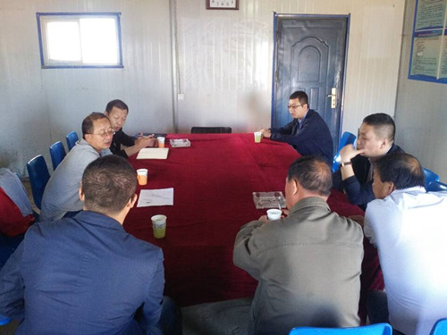 陜煤集團神南礦業(yè)公司領(lǐng)導(dǎo)蒞臨礦建二公司現(xiàn)場指導(dǎo)工作