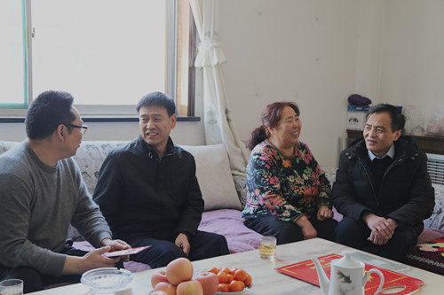 建設集團聯合黨委副書記、紀委書記、工會主席侯本英走訪慰問機電安裝公司困難職工