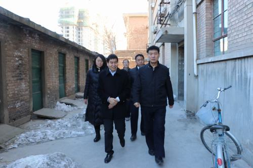 建設集團聯合黨委副書記、紀委書記、工會主席侯本英一行慰問澄合分公司困難職工