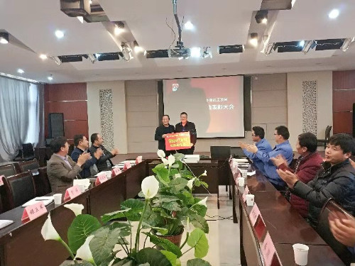 昨日風(fēng)雨兼程 今朝榮譽加身