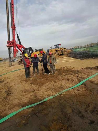 奮戰在靖神鐵路施工戰線上的“小白楊”