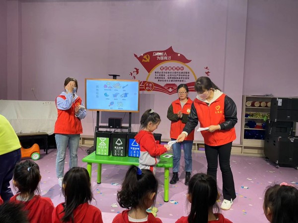 陜煤建設機電安裝公司垃圾分類進校園爭做環(huán)保“小達人”