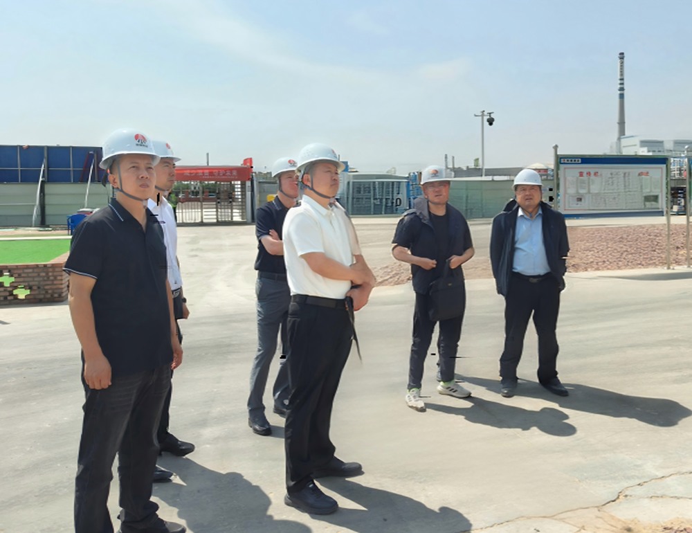 榆林市城鎮建設服務中心副書記韋宏剛一行深入天工公司基層項目現場檢查指導