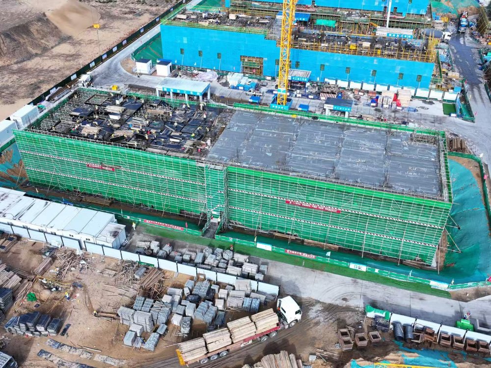 戰(zhàn)荒漠、搶節(jié)點(diǎn)！陜煤建設(shè)天工公司土建第五項(xiàng)目部以“鐵軍擔(dān)當(dāng)”推進(jìn)榆林化學(xué)二期建設(shè)