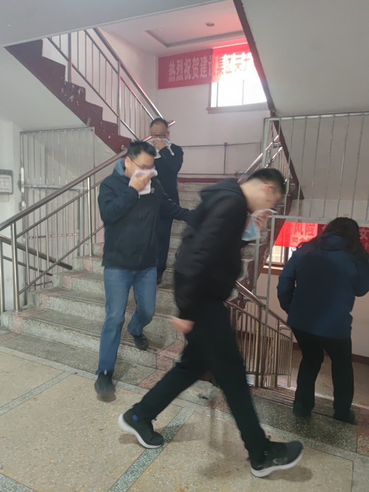 1分鐘生死時(shí)速，60人火線(xiàn)突圍