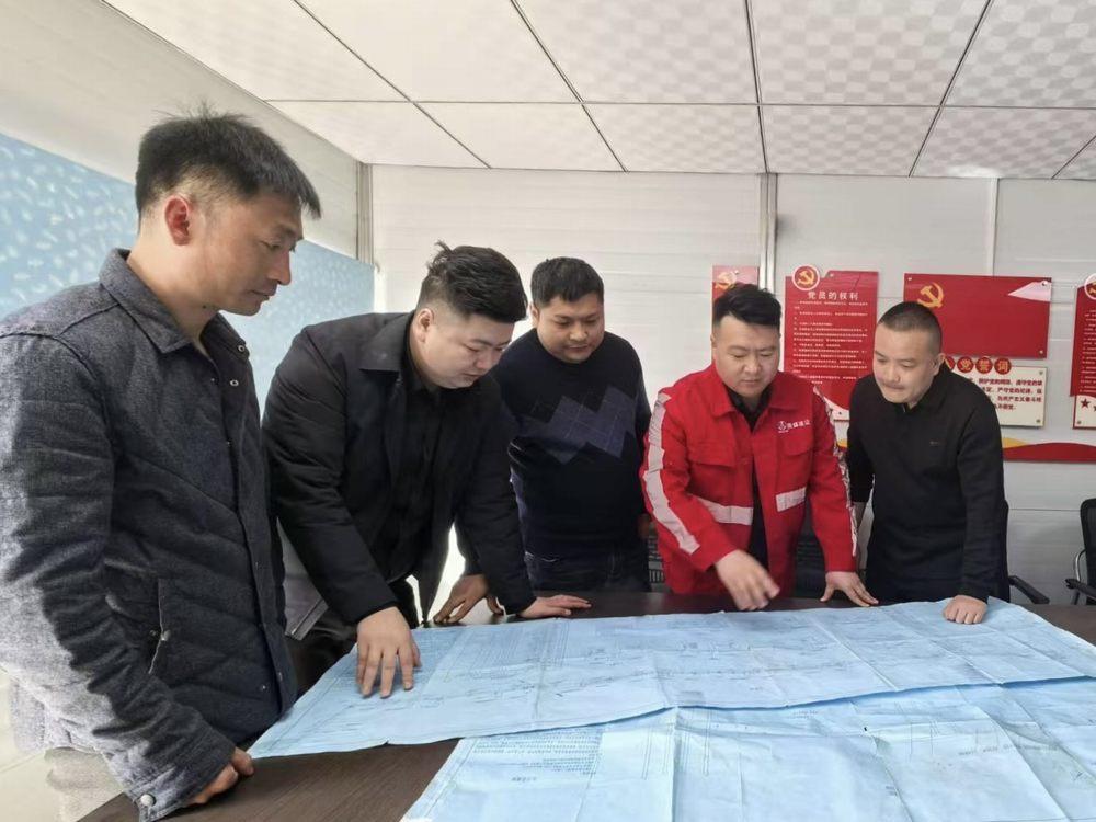 陜煤建設(shè)機(jī)電安裝公司關(guān)中黨支部:黨員先鋒打頭陣 四季度攻堅(jiān)顯擔(dān)當(dāng)