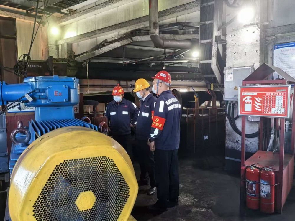 陜煤建設(shè)洗選煤運(yùn)營(yíng)公司檸條塔運(yùn)營(yíng)項(xiàng)目部黨支部開展“黨建護(hù)航保安全 年末攻堅(jiān)顯擔(dān)當(dāng)”主題黨日活動(dòng)