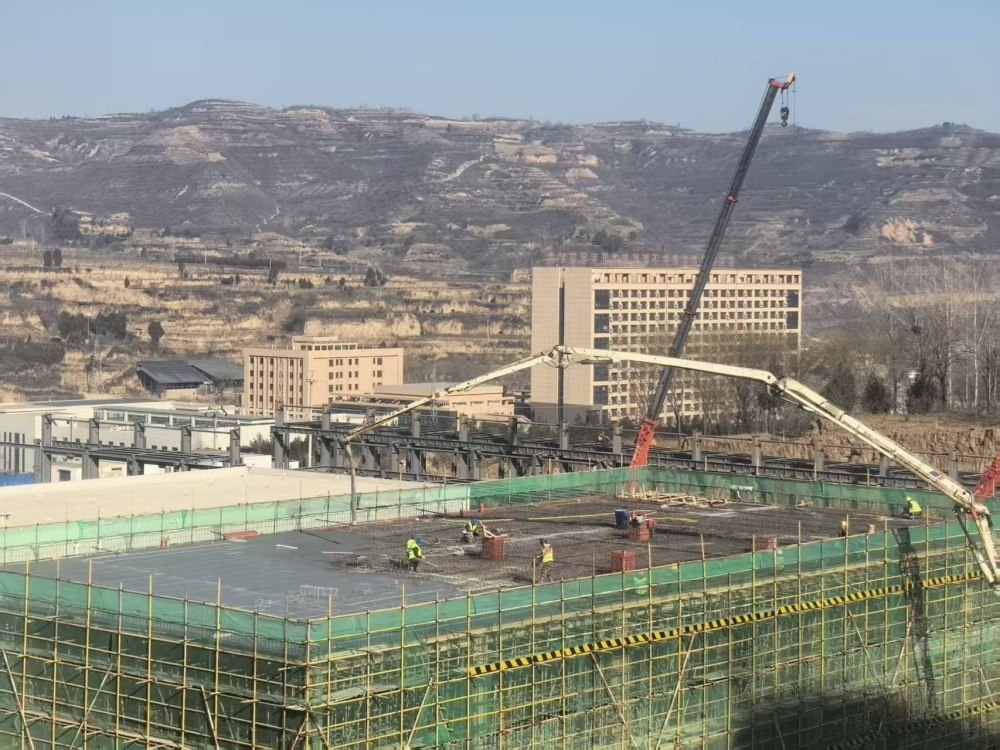 戰寒凝力抓工期 綠色示范保投產