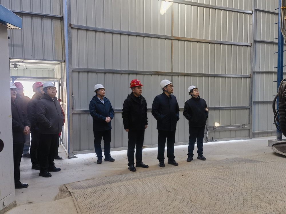 陜西彬長礦業集團有限公司董事長焦小年深入陜煤建設礦建二公司第一項目部檢查指導工作