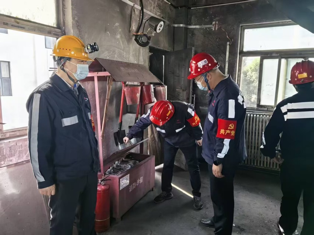 陜煤建設(shè)洗選煤運(yùn)營(yíng)公司檸條塔運(yùn)營(yíng)項(xiàng)目部黨支部:開(kāi)展 “黨建引領(lǐng)聚合力,實(shí)干擔(dān)當(dāng)促發(fā)展”主題黨日活動(dòng)