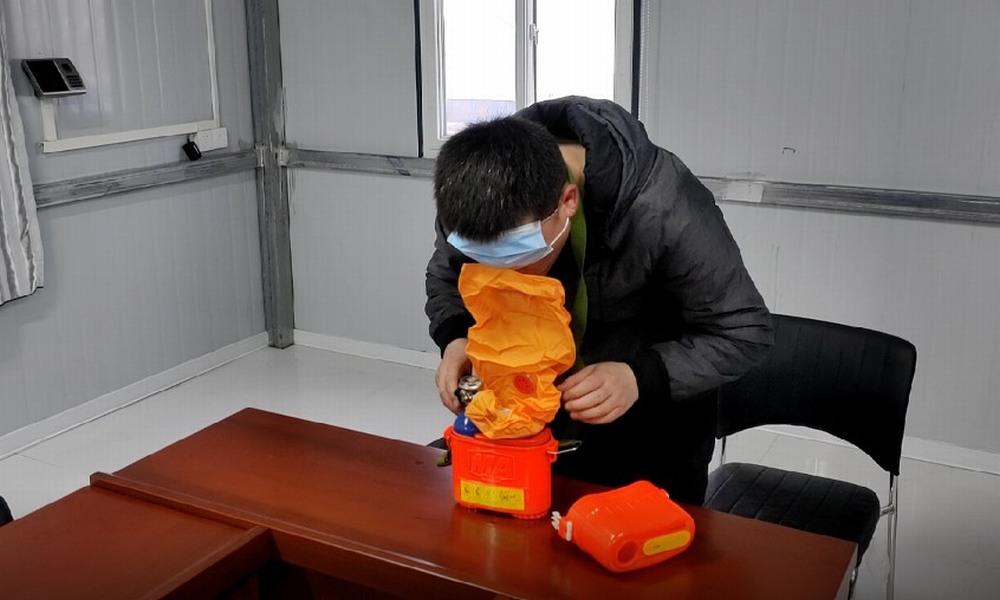 安全為基  扣緊“第一?？圩印?></div>
                                <div   id=