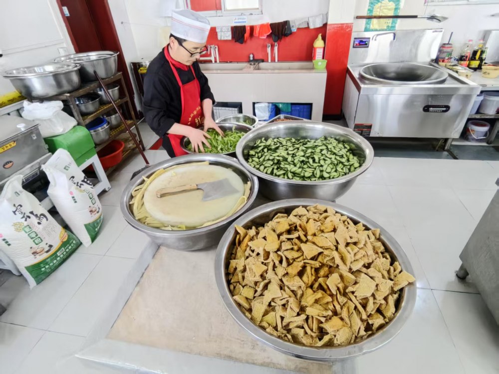 陜煤建設煤礦運營服務分公司：春節臨近樹新風 勤儉節約護“舌尖文明”