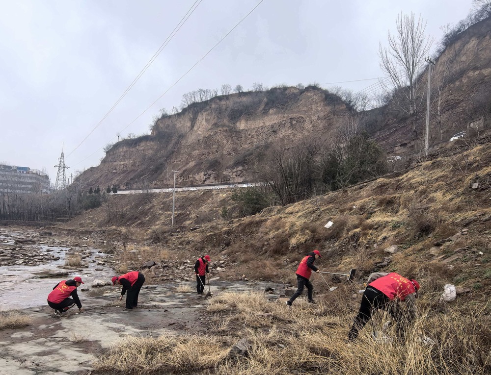 陜煤建設礦建二公司王峰項目部：傳承雷鋒精神 彰顯青年擔當